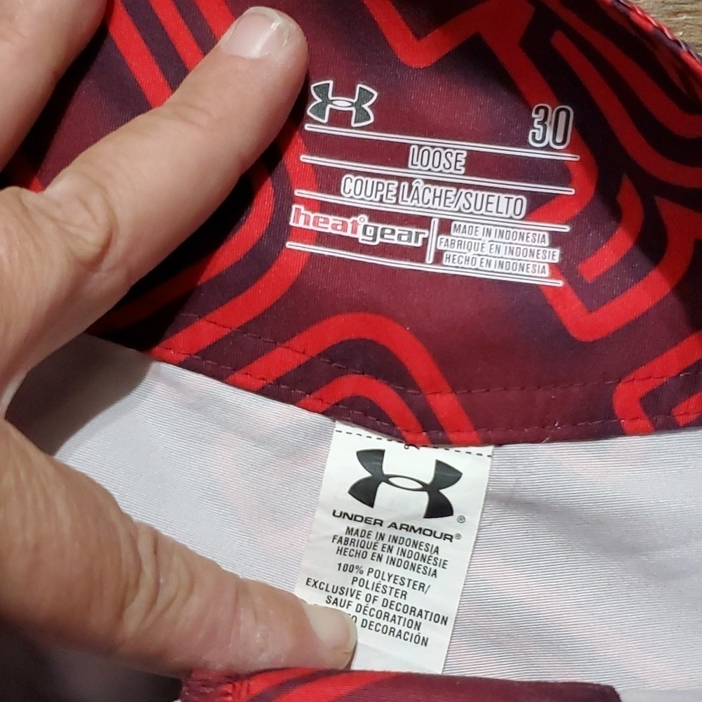 Under armour large logo black red board shorts - Picture 2 of 4